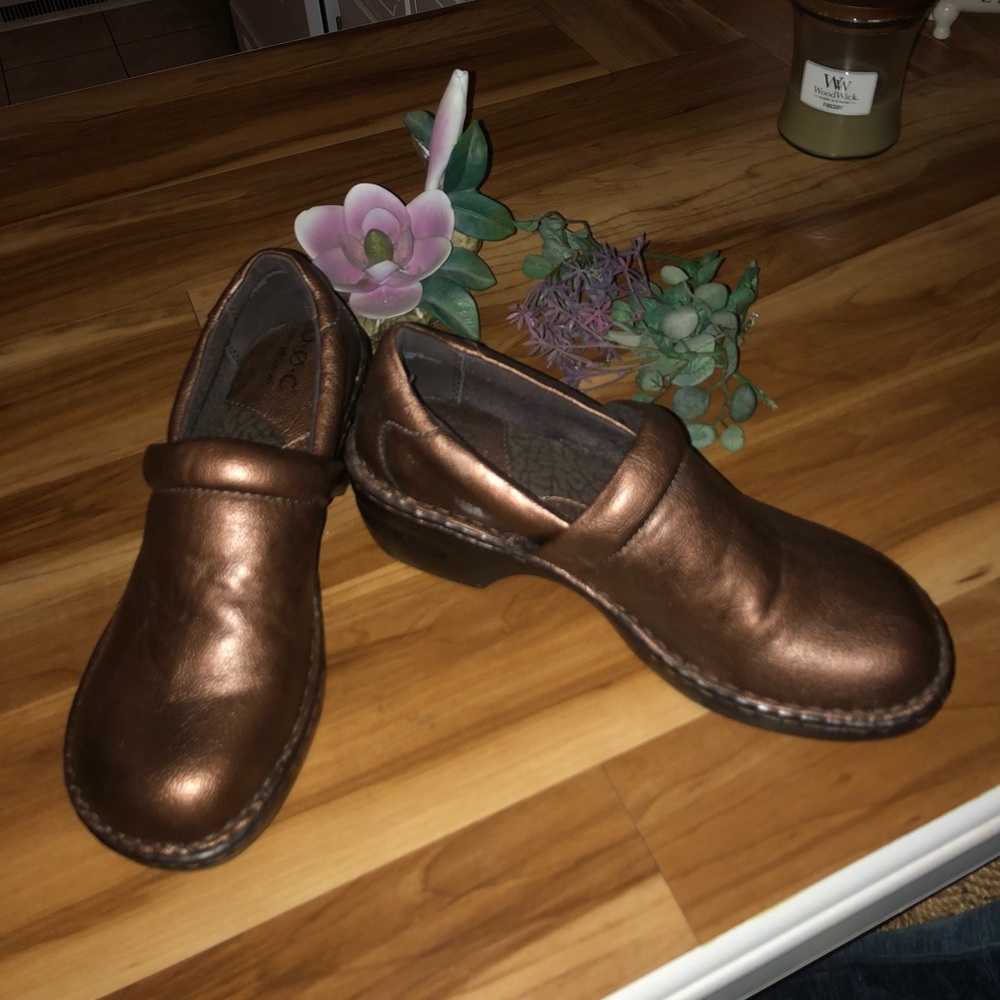 Women’s Size 7.5M B.O.C. slip on shoes in a Cooper Color, beautiful color